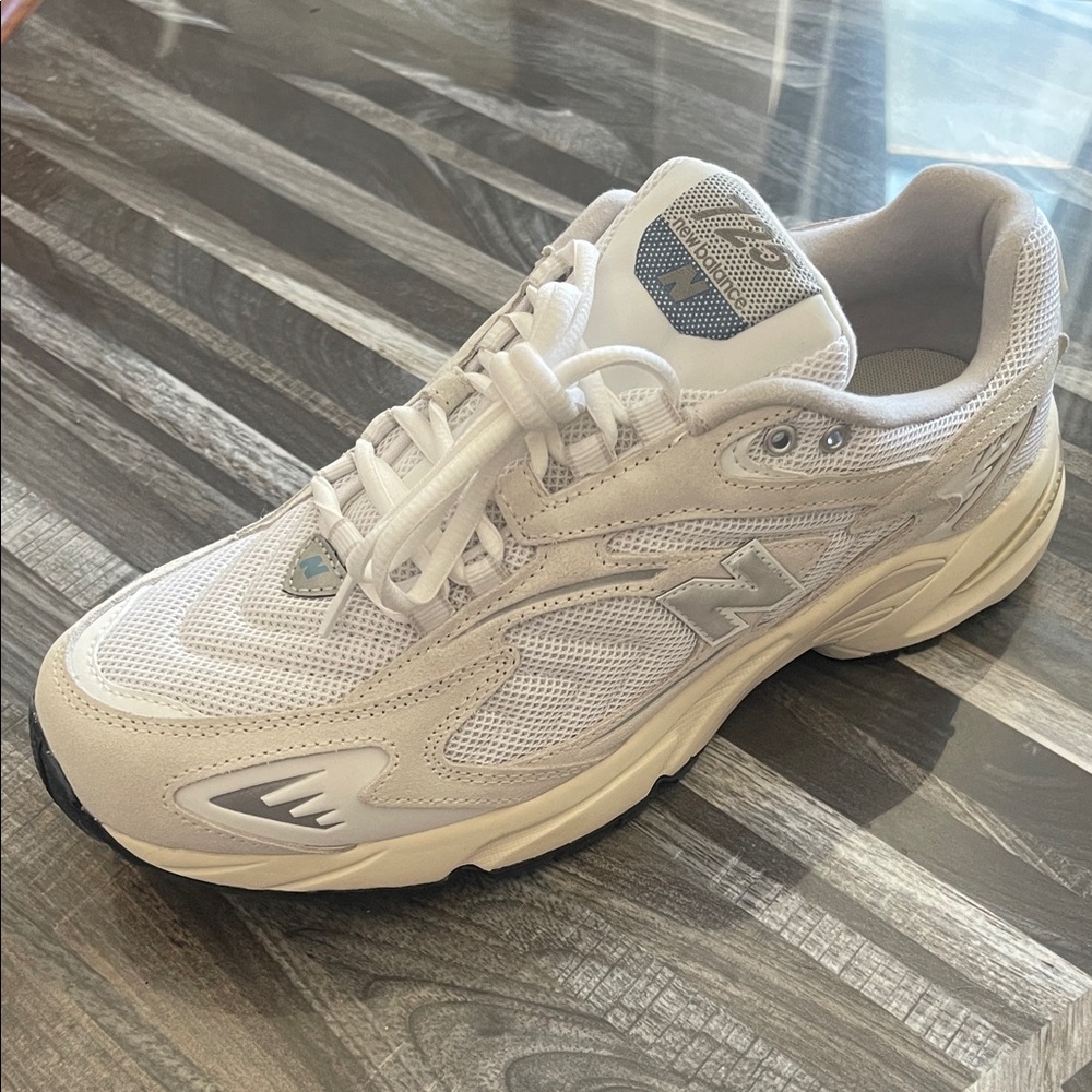 New Balance 725 Beige and White Athletic Shoes - Men Size 10 & Women Size 11.5